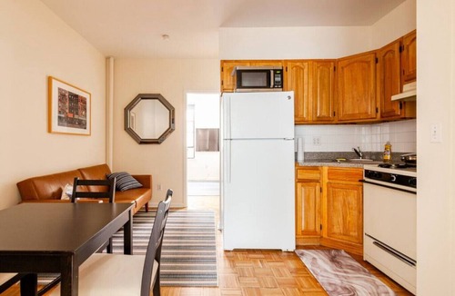 Chinatown Apartment | ✪ Large 2 Bedrooms ✪ Queen Beds ✪ Work Stations