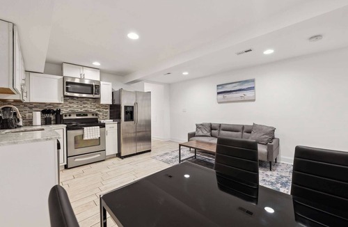 Le Droit Park Apartment | Large, 2BR/1BA with AC/TV/Internet/Laundry