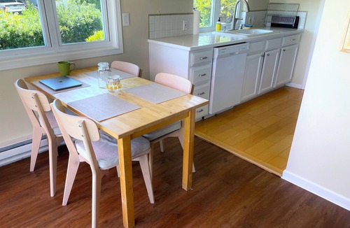 Roxhill House | Large Deck, View, Yard, Family + Pet Friendly