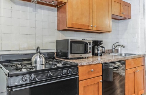 Center City West Apartment | Large Historical 1/1 Center City | Sleeps 4!