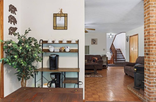 Andersonville Ski Chalet | Lazy Bear Lodge: Stunning Views & Cozy Fire Pit