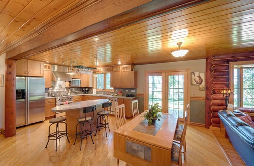Houlton House | Lift Bridge Hideaway - A Unique River Bluff Home