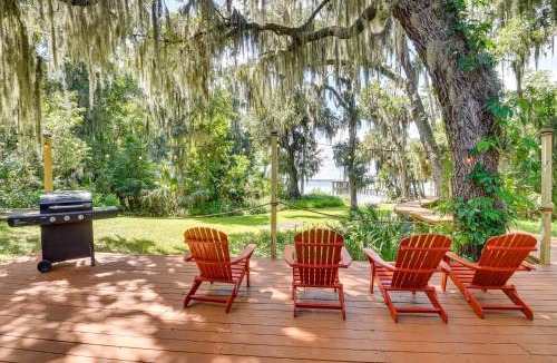 Welaka House | Little Lake George Hideaway w/Furnished Boathouse