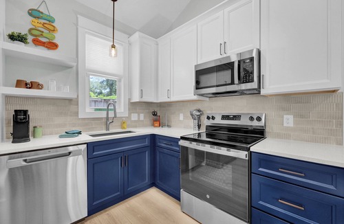 Wilmington Cottage | Little Palm ~ Cozy Cottage, Close to Everything Wilmington has to Offer!