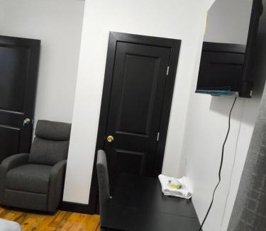 Irvington Apartment | Log Comfort 3