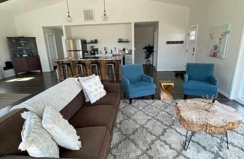 Mathias Cabin | Lost River Bunkhouse Barn, dog-friendly + hot tub