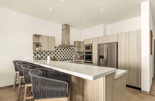 Cerritos Condo | Lux Cerritos Oceanfront Condo, Pool & Gym -Ronival