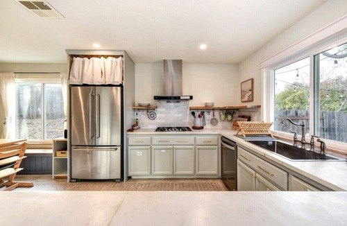 Cameron Park House | Luxurious 5BR, 3BA home with full kitchen, 2 living rooms, office and yard.