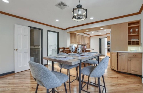 Monroe Villa | Luxurious 7 Bedroom Estate with Heated Pool and Hot Tubn