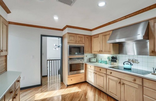Monroe Villa | Luxurious 7 Bedroom Estate with Heated Pool and Hot Tubn