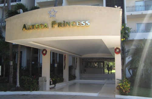 Granjas del Marques Apartment | Luxurious apartment on golf course at the ocean in Acapulco