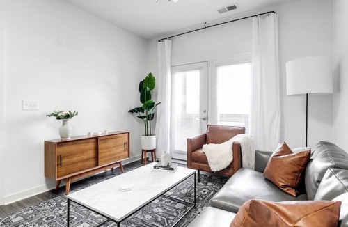 Richmond Apartment | Luxury 1 Bedroom Unit In Scotts Addition