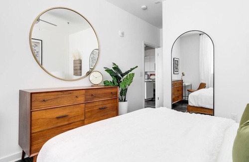 Richmond Apartment | Luxury 1 Bedroom Unit In Scotts Addition
