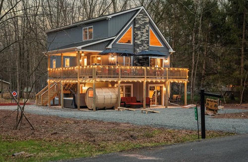Albrightsville Ski Chalet | Luxury 3-Story Pocono Retreat w/Sauna+Hot Tub+Games