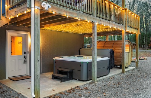 Albrightsville Ski Chalet | Luxury 3-Story Pocono Retreat w/Sauna+Hot Tub+Games
