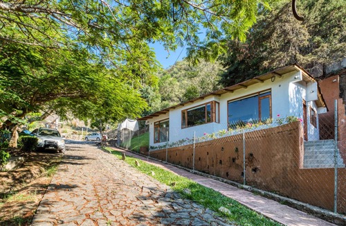 El Santuario Cabin | Luxury 3BR Cabin, Lakeview in Valle de Bravo