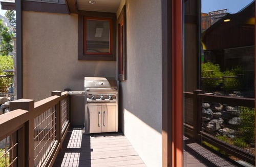 Truckee House | Luxury 4BD Townhome at Village at Northstar - Village Walk 37