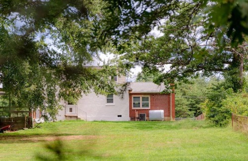 Dale City House | LUXURY BRICK HOUSE WITH GAME ROOM ON 1 ACRE LAND
