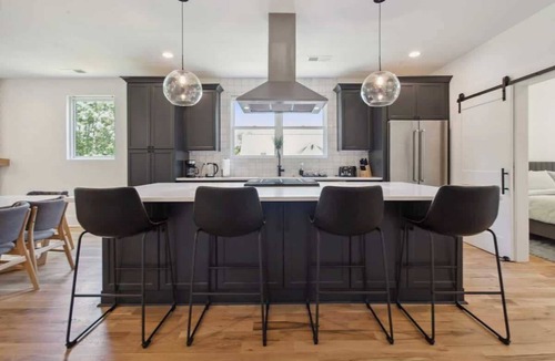 Biddleville House | Luxury Build - King Beds - Minutes to Uptown