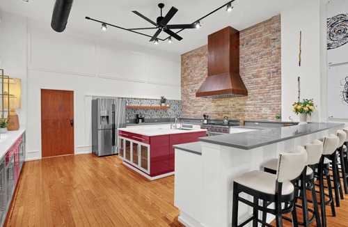 Downtown Wilmington Condo | Luxury Downtown 2BR/2BA Penthouse with Two Suites, Pool Table & Jacuzzi Tub