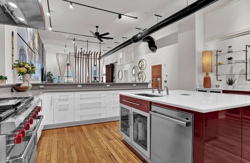 Downtown Wilmington Condo | Luxury Downtown 2BR/2BA Penthouse with Two Suites, Pool Table & Jacuzzi Tub