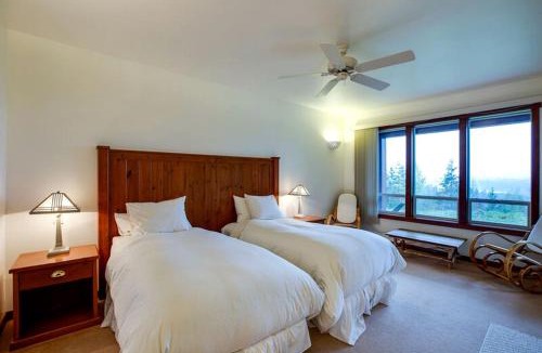 Glacier House | Luxury Mt. Baker Hideaway | Hot Tub & Stunning Views