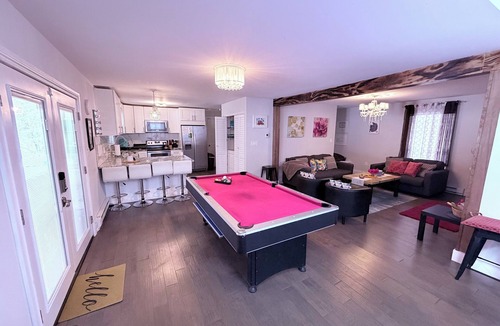 Tunkhannock Township House | Luxury Pocono Escape -Hot Tub Fire Pit Game Nights Minutes to Skiing