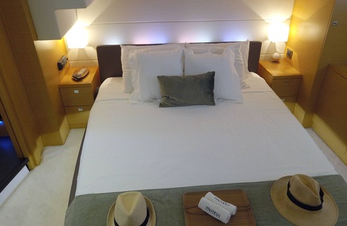 Isla Mujeres Boat Rental | Luxury yacht, a ride on the Caribbean Sea!