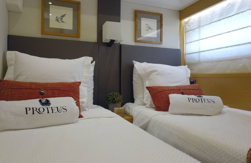 Isla Mujeres Boat Rental | Luxury yacht, a ride on the Caribbean Sea!