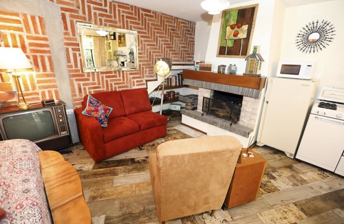 Cholula Apartment | Majikal BnB Martinlandia (Retro)