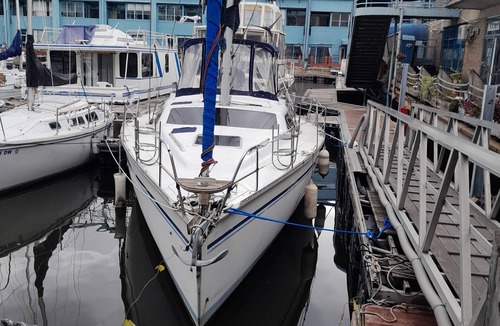 Delair Boat Rental | Marvelous 2-bedroom yacht walkable to public transportation for World cup
