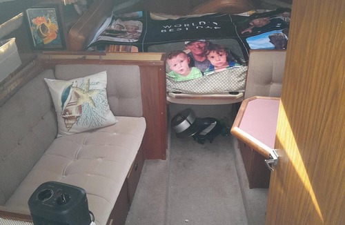 Delair Boat Rental | Marvelous 2-bedroom yacht walkable to public transportation for World cup