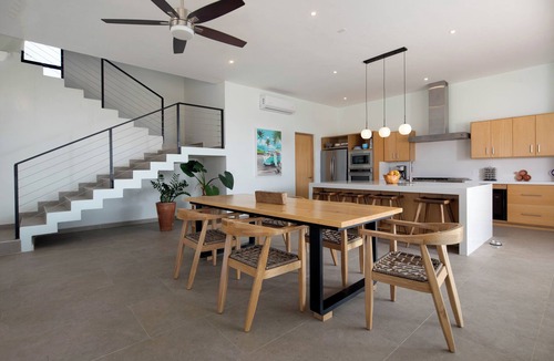 Cerritos House | Mesmerizing Views of Ocean and Mountains 2 minute walk to the beach!