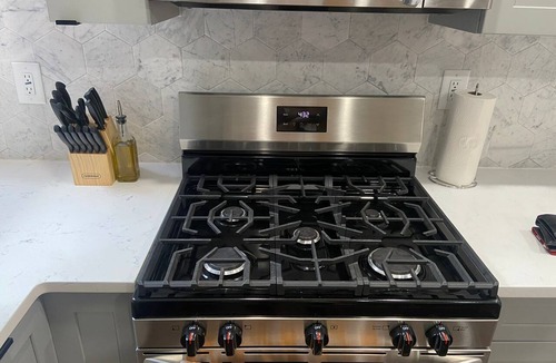 Jersey City Apartment | MetLife Stadium 15 min - 20 Min to NYC by Bus - Modern 2BRM Apt