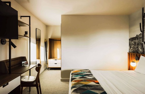 Hale Apartment | Midnight Cactus Room | La Vista Motel | 203