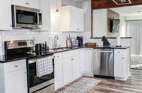 Buckroe Beach House | *Midterm/Longterm* Buckroe Beach Bungalow EV chrg