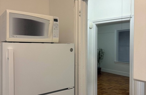 Brooklyn Apartment | Minimalist huge 1 bedroom Brooklyn apartment