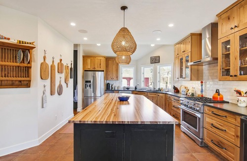 St. Michaels House | Minutes from Downtown St. Michaels | Pool | Kayaks | 350 Ft of Shoreline | Luxur