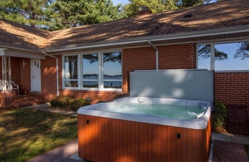 Unionville House | Minutes from Downtown Easton and St. Michaels | Hot Tub | Private Dock | Kayaks
