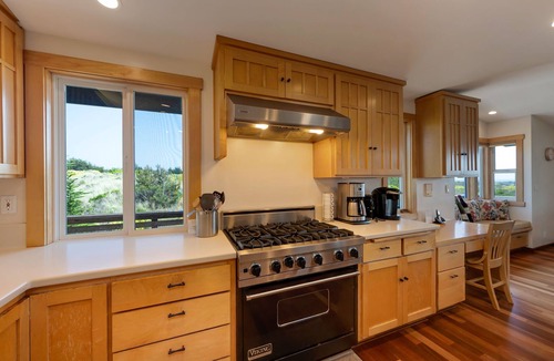 Salmon Creek House | Miwok Escape-Pet Friendly, Nestled in the sand dunes, Short walk to Beach