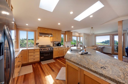 Salmon Creek House | Miwok Escape-Pet Friendly, Nestled in the sand dunes, Short walk to Beach