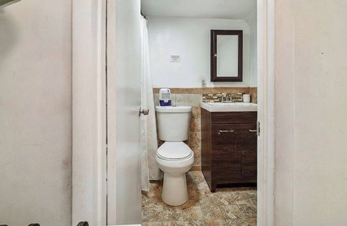 Prospect Park Apartment | Modern, 1BR APT With Parking , 25 min to MET LIFE , 30 min to NYC