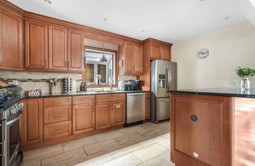 Kearny Apartment | Modern 3BR + Free Parking+Near NYC, EWR & American Dream Mall