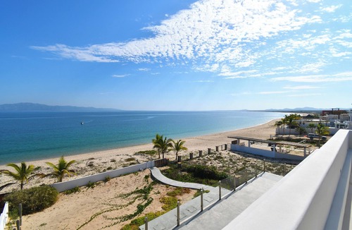 La Ventana House | Modern beachfront 4 bedroom home w/pool and hot tub - South Beach La Ventana