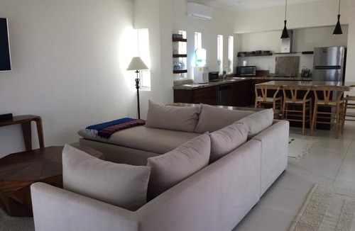 La Ventana House | Modern beachfront house with pool