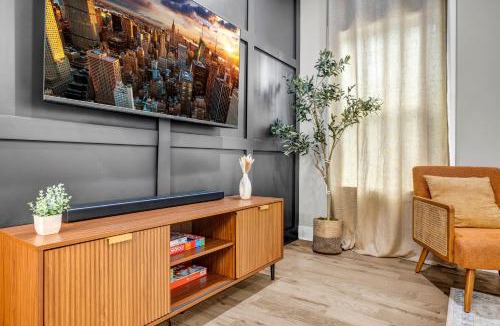 Atlanta House | Modern Boho Luxe Oasis Near Downtown ATL with Spa and Fire-pit