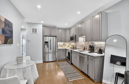 Hill East Condo | Modern Capitol Hill Stay-5 Min Walk to Metro & Eats