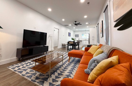 Wilmington House | Modern Cargo District Gem | Walk to Shops & Downtown | King Bed