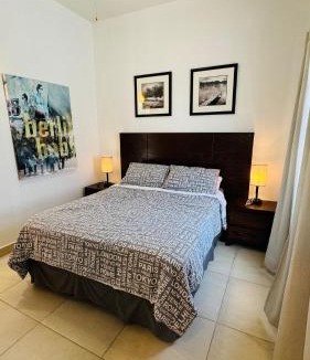 San Antonio Tlayacapan House | Modern Central 1 Bedroom Guesthouse -Bikes - Huge Patio - Gym - Pickleball Court