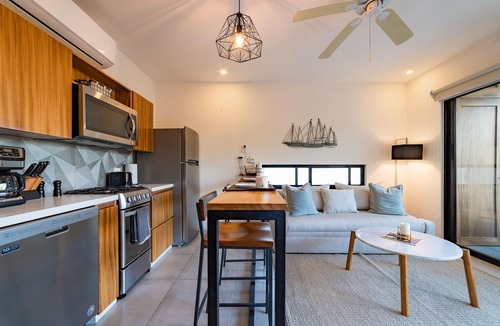 R Condo | Modern condo in cetral location
